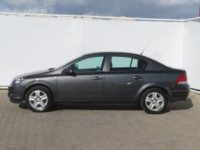 Opel Astra - 2011