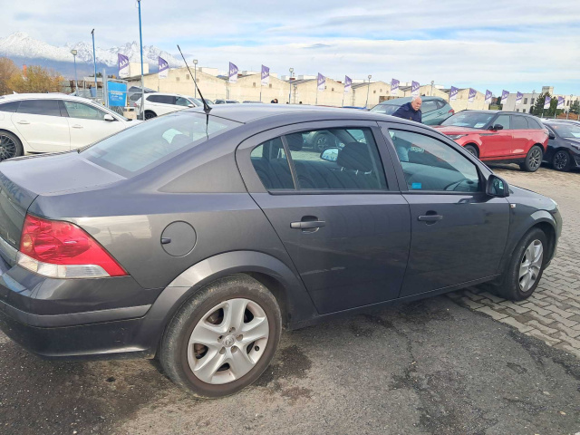 Opel Astra 2011