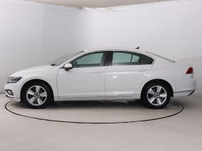 Volkswagen Passat - 2021