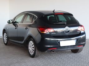 Opel Astra - 2012