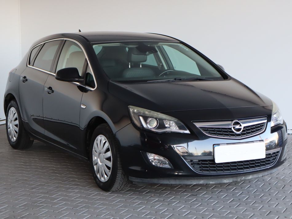 Opel Astra - 2012