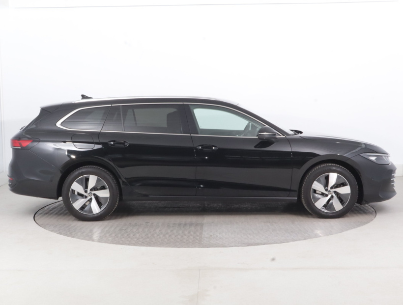 Volkswagen Passat, 2024