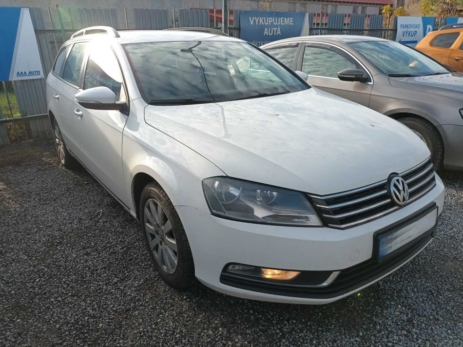 Volkswagen Passat - 2011