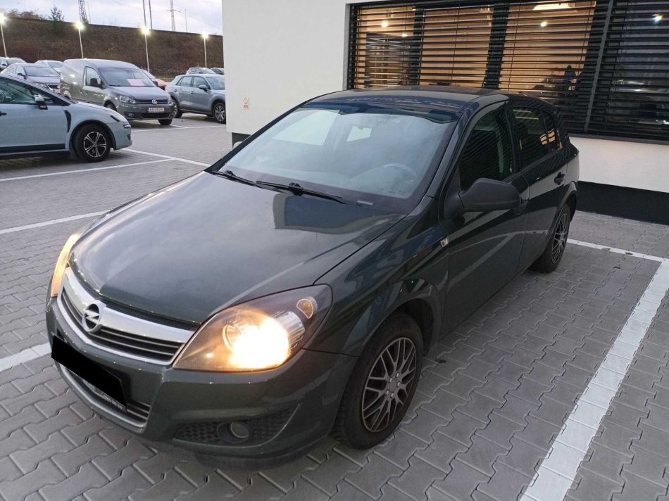 Opel Astra - 2010