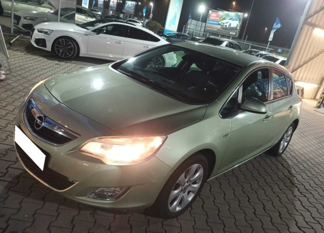 Opel Astra 2011