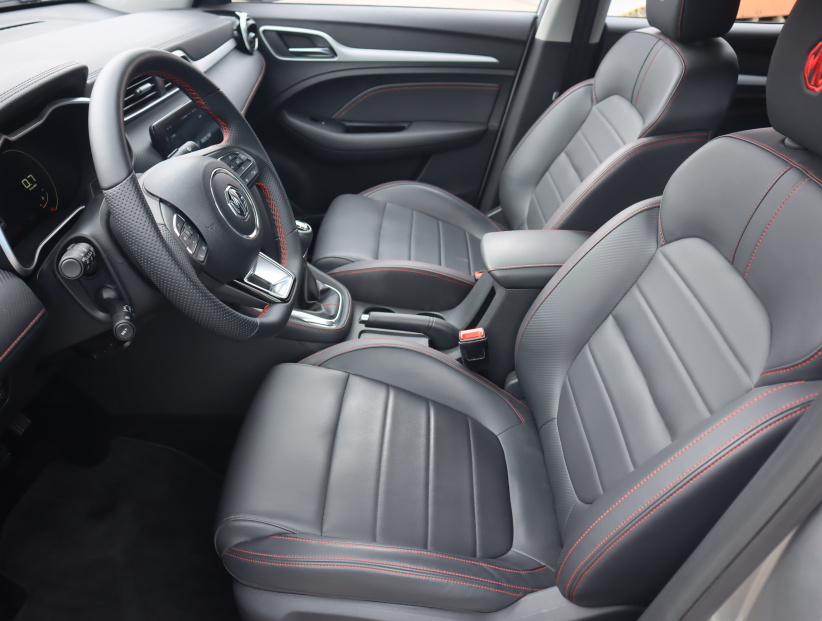 MG ZS SUV, 2025