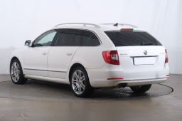 Škoda Superb 2011
