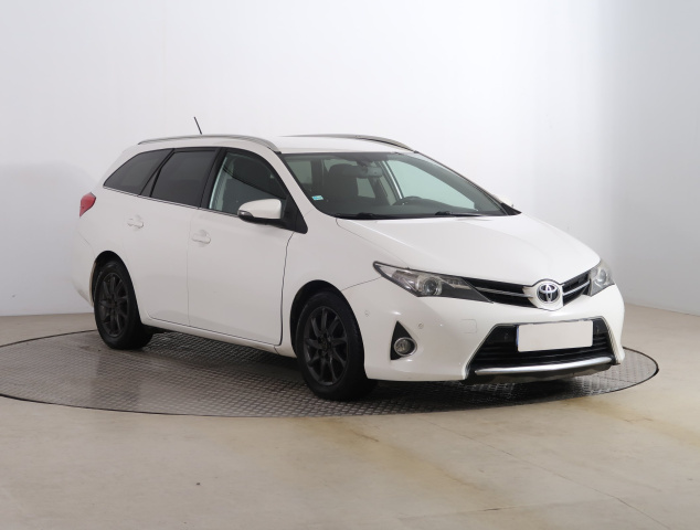 Toyota Auris 2015