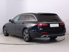 Mercedes-Benz E - 2021