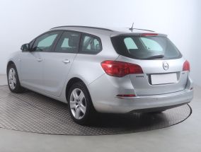 Opel Astra - 2013