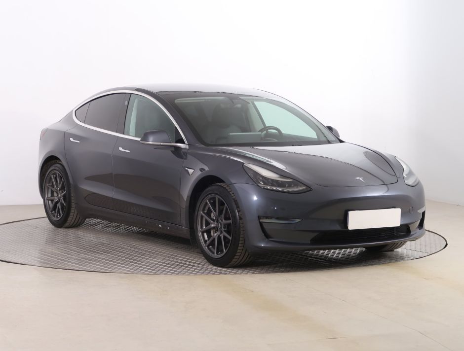 Tesla Model 3 - 2020