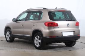 Volkswagen Tiguan - 2011
