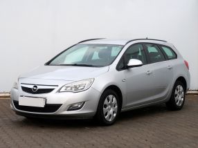 Opel Astra - 2012