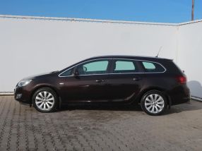 Opel Astra - 2012