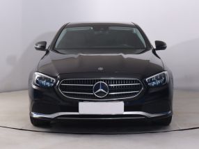Mercedes-Benz E - 2021