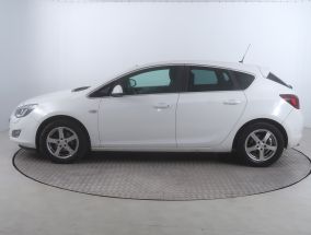 Opel Astra - 2012
