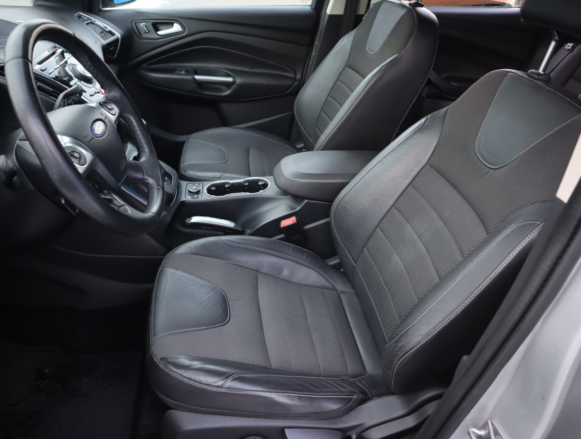 Ford Kuga, 2013