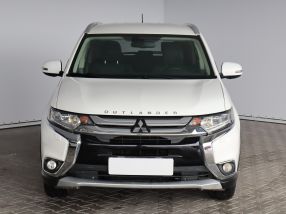 Mitsubishi Outlander - 2016