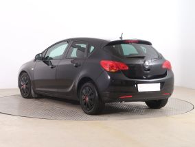Opel Astra - 2011