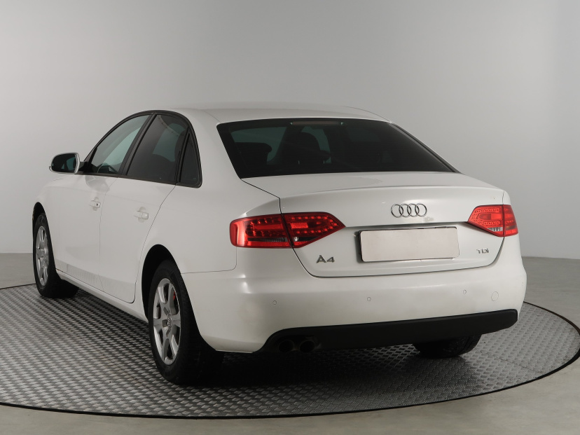 Audi A4, 2011
