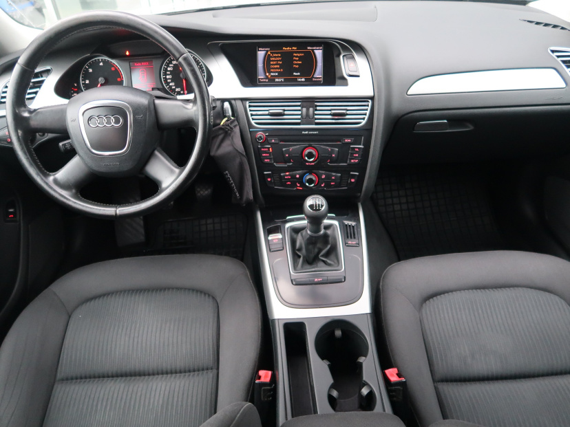 Audi A4, 2011