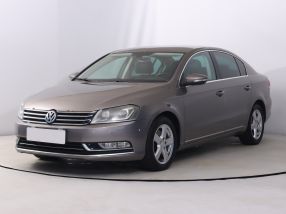 Volkswagen Passat - 2011