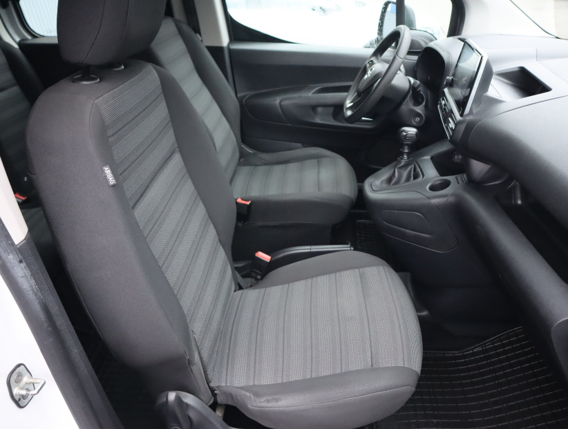 Opel Combo, 2022