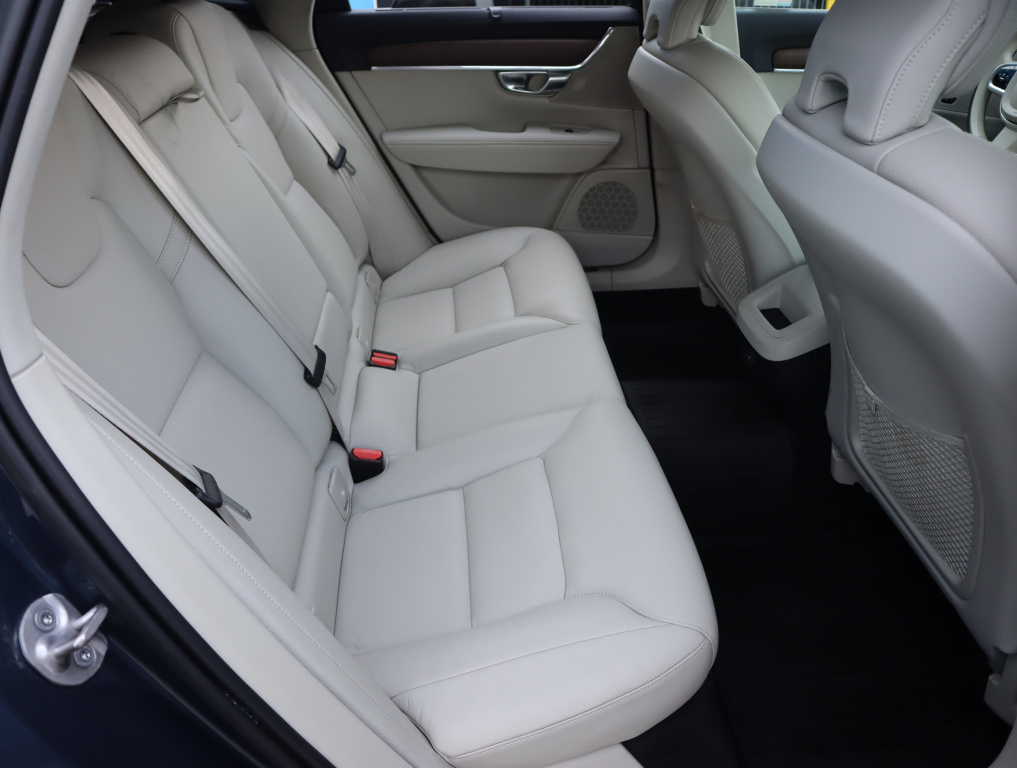 Volvo V90 Cross Country