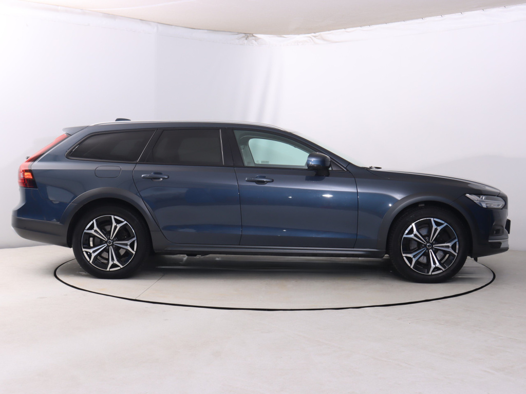 Volvo V90 Cross Country
