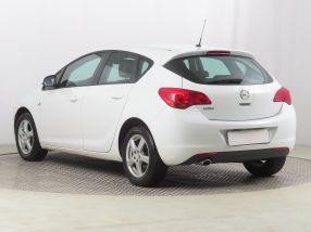 Opel Astra - 2011