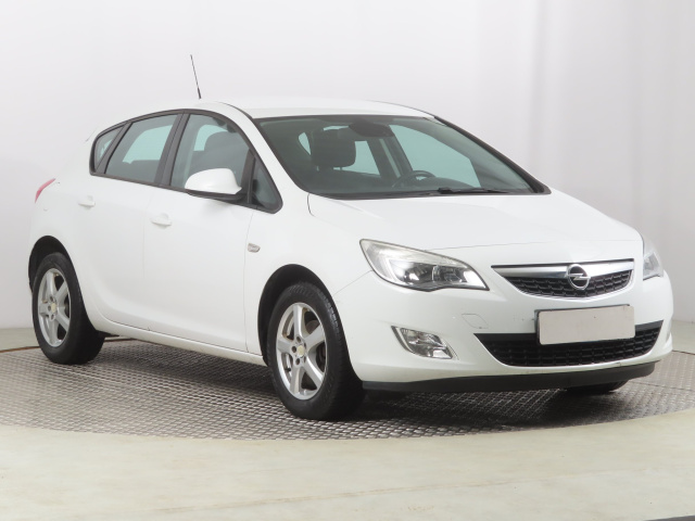 Opel Astra 2011