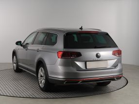 Volkswagen Passat - 2021