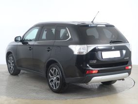 Mitsubishi Outlander - 2015