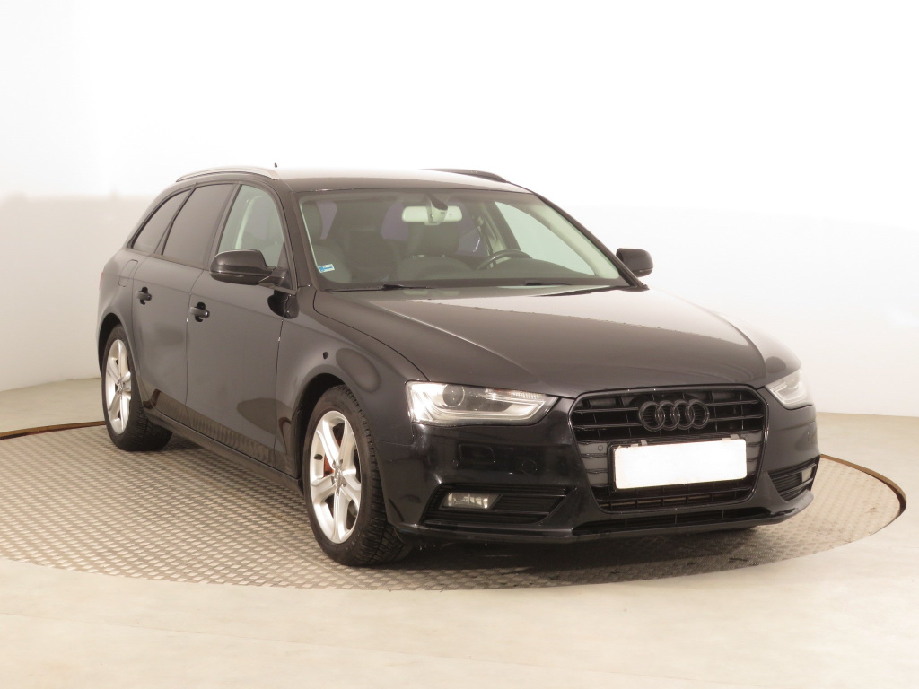 Audi A4, 2012