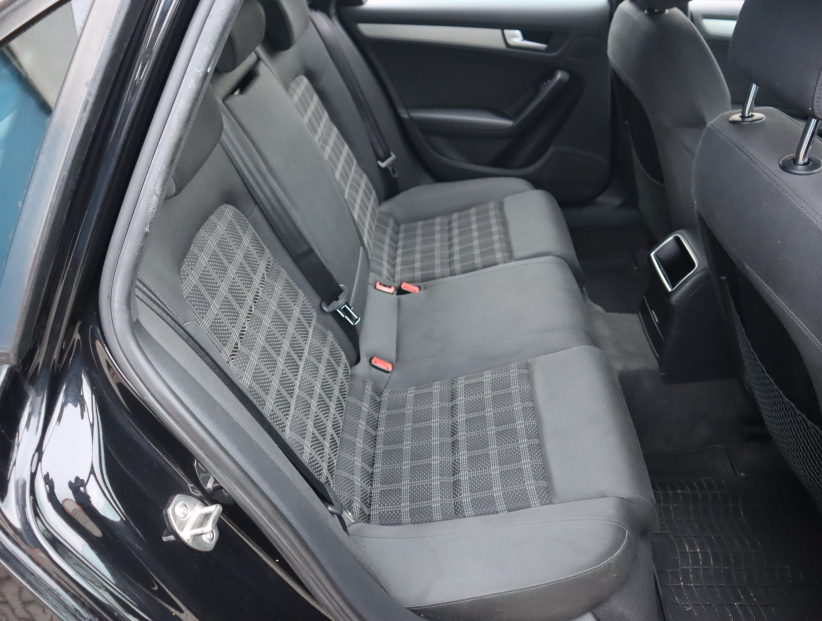 Audi A4, 2011