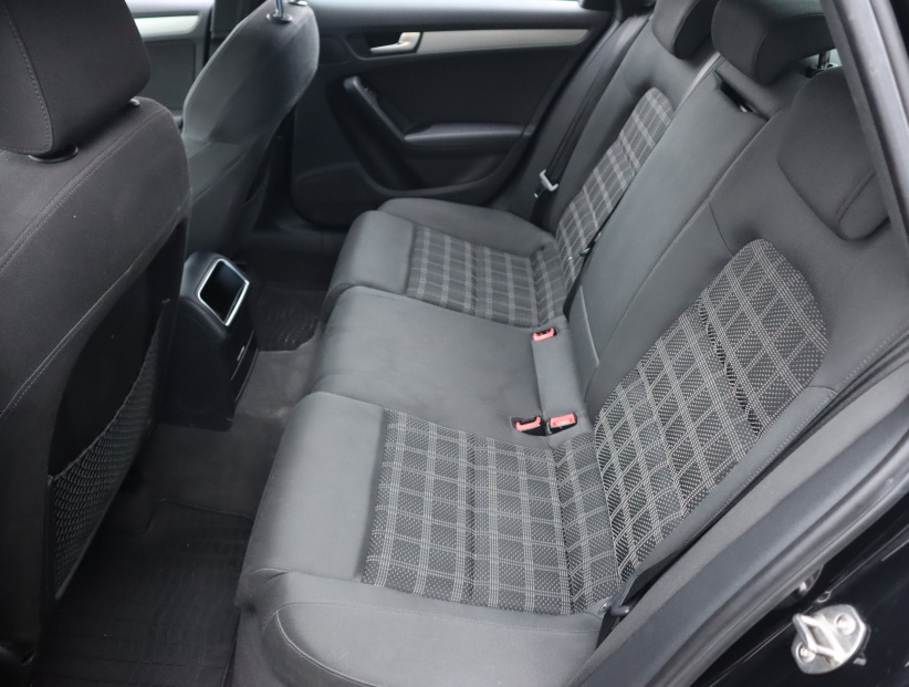Audi A4, 2011