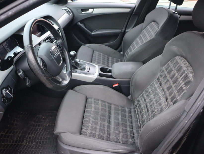 Audi A4, 2011