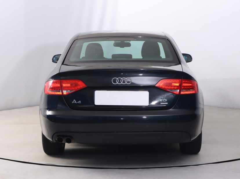 Audi A4, 2011