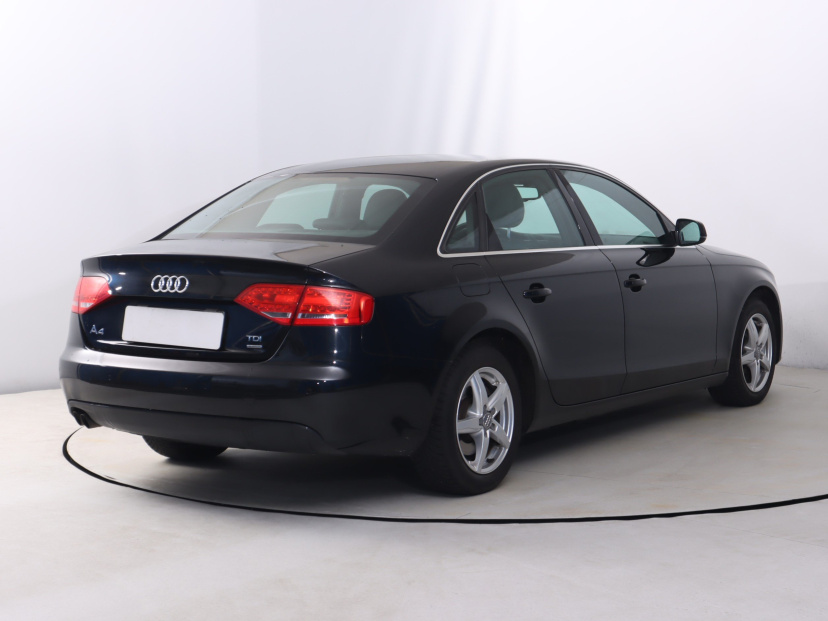 Audi A4, 2011