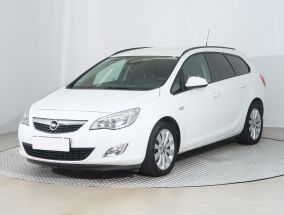 Opel Astra - 2011