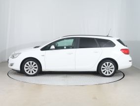 Opel Astra - 2011