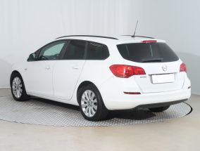 Opel Astra - 2011