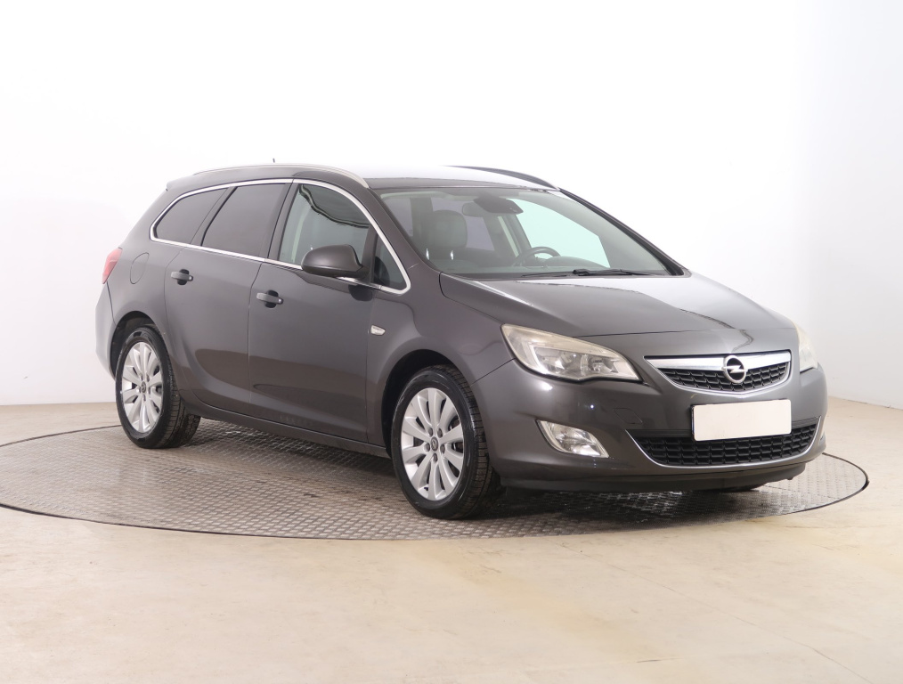 Opel Astra, 2011