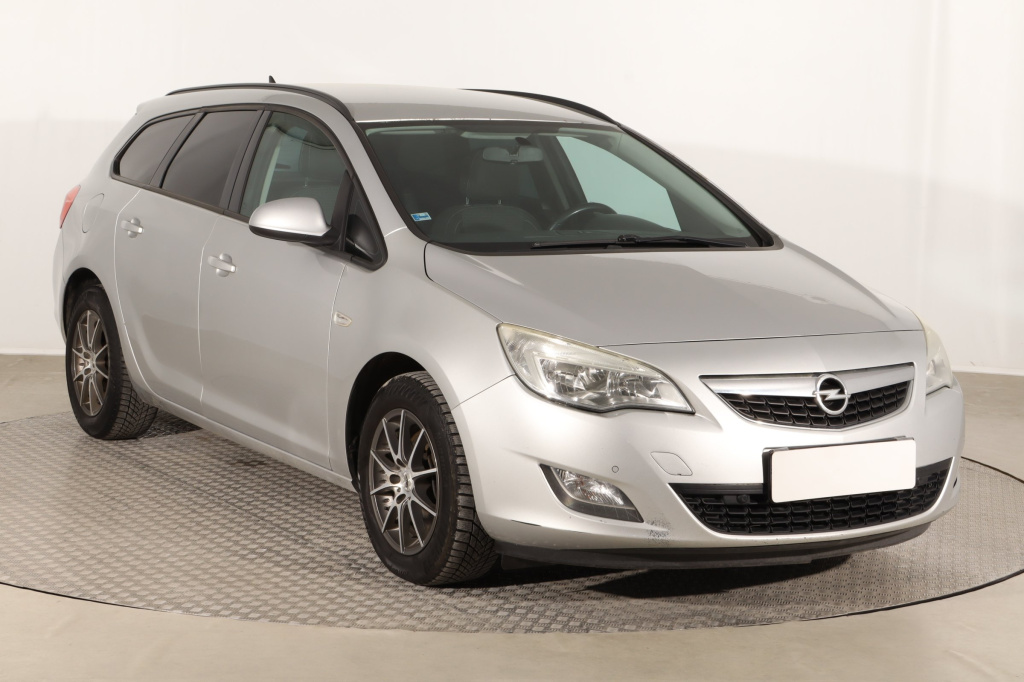Opel Astra, 2011
