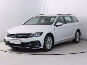 Volkswagen Passat - 2021