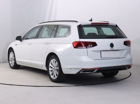 Volkswagen Passat - 2021