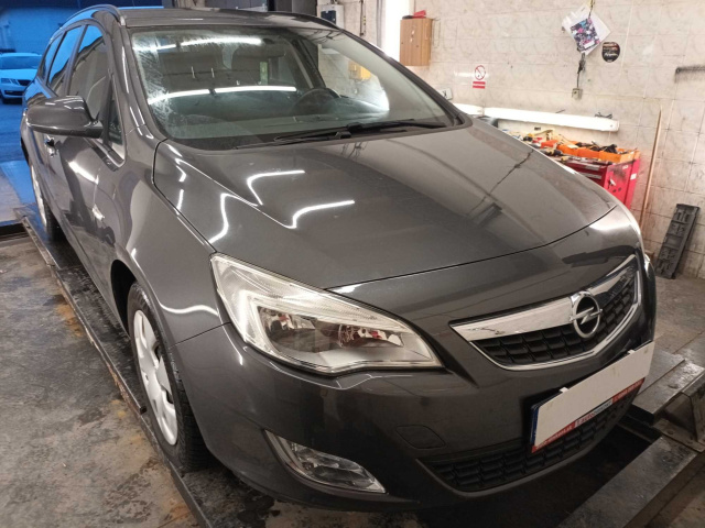 Opel Astra 2012