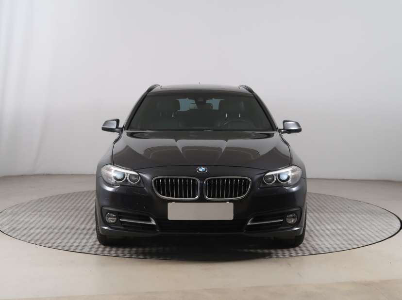 BMW 5, 2015