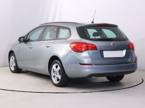 Opel Astra - 2012