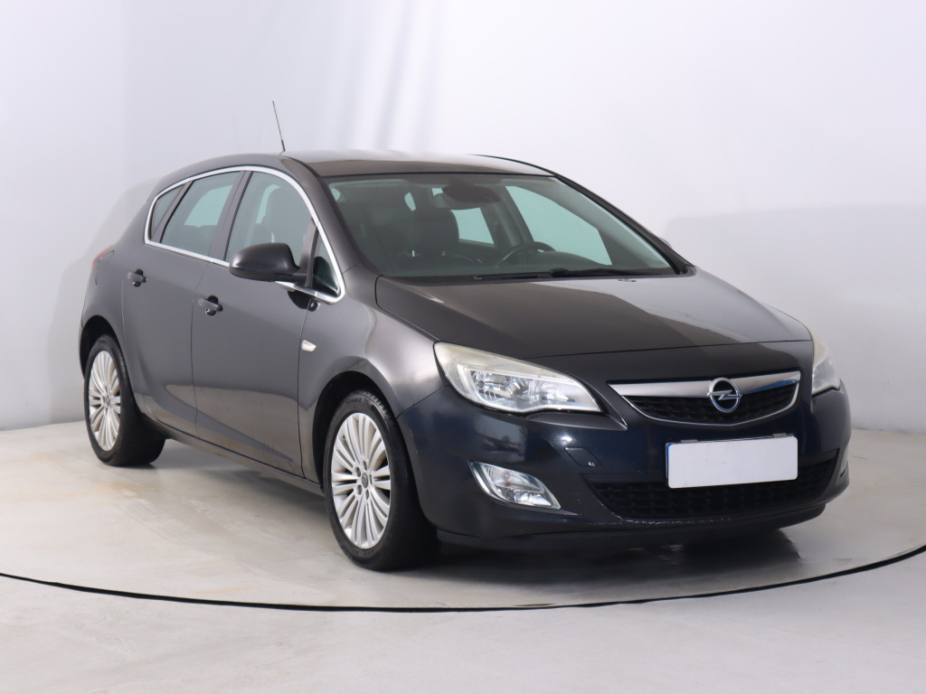 Opel Astra, 2011